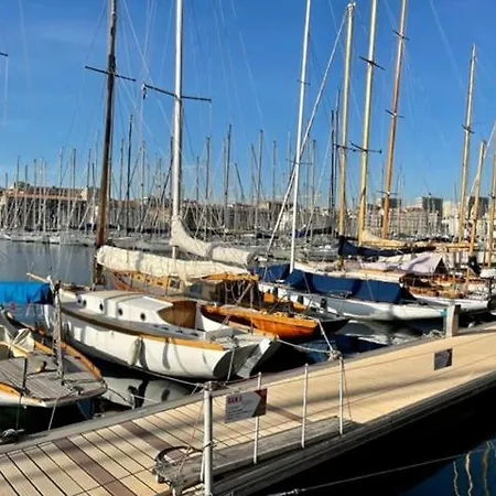 Vieux Port Proximite Panier Clim Cachet Marseilles